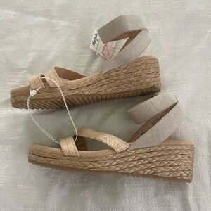 ANNE KLEIN NWT SUMMER SANDALS. Size 9.5. Women’s - Wedge Heel - 2 inches